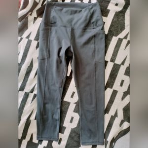 Size S Navy Blue Capri Leggings